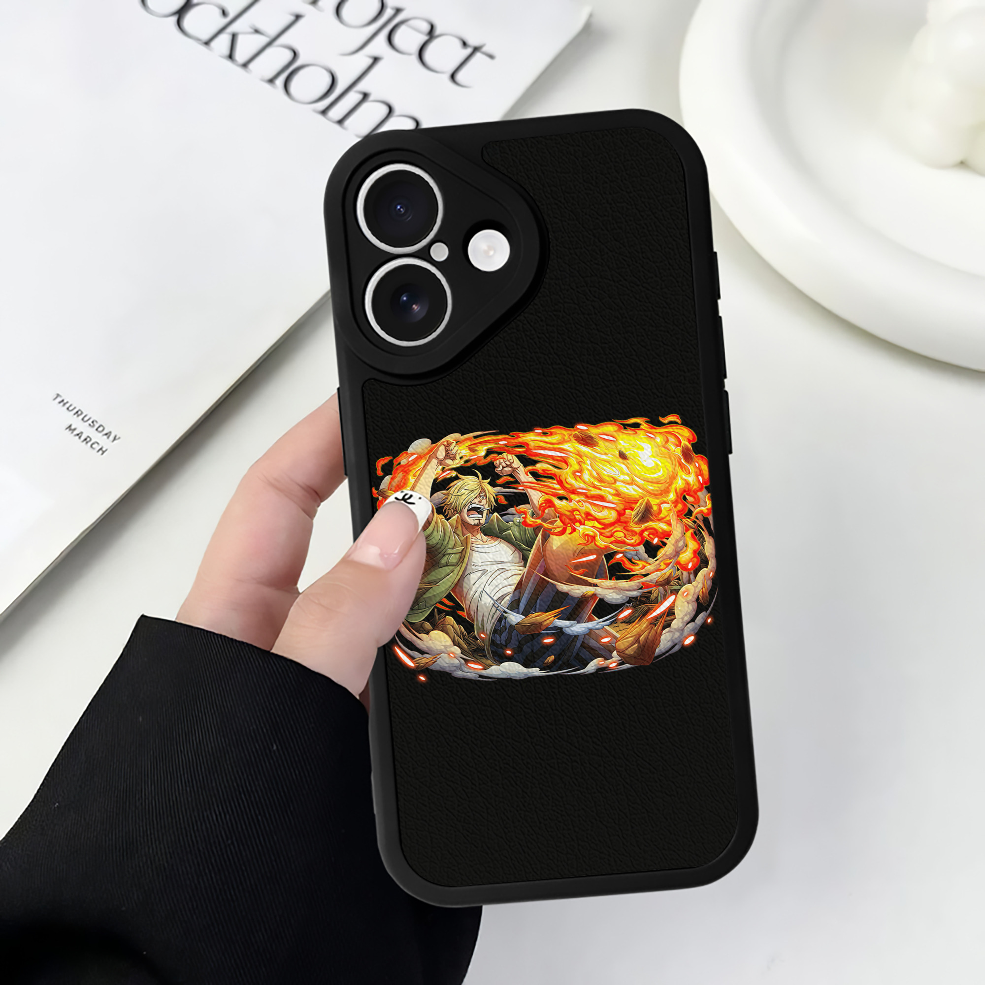 （画像用） ワンピース サンジ ONE PIECE Sanji 【iPhone 16シリーズ対応】シリコンスマホケース（レザー調） 材質：シリコン